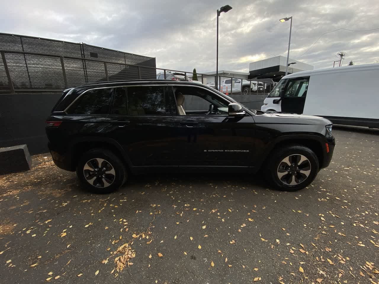 Used 2024 Jeep Grand Cherokee Limited 4xe AWD/4WD image 7