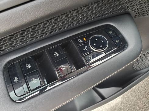 Used 2023 Nissan Ariya FWD image 17