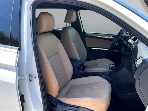 Used 2024 Volkswagen Tiguan SE FWD image 8