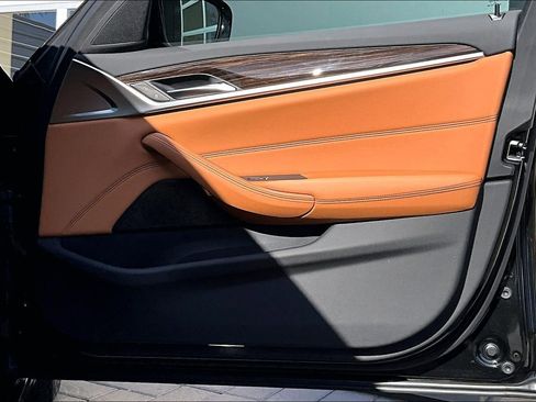 Used 2023 BMW 530i w/ Convenience Package image 24