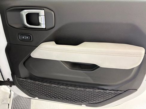 Used 2023 Jeep Wrangler Unlimited Sahara image 41