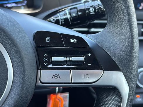 Used 2025 Hyundai Elantra SE image 23