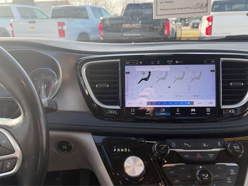 Used 2021 Chrysler Pacifica Touring w/ Cold Weather Group image 13