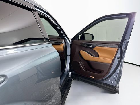 Used 2021 Toyota Highlander Platinum image 36