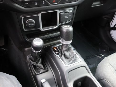 Used 2024 Jeep Wrangler Unlimited Sport AWD/4WD image 37