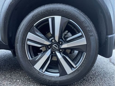 Used 2025 Nissan Rogue SL w/ Tech Package image 16