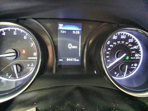 Used 2019 Toyota Camry SE FWD image 11