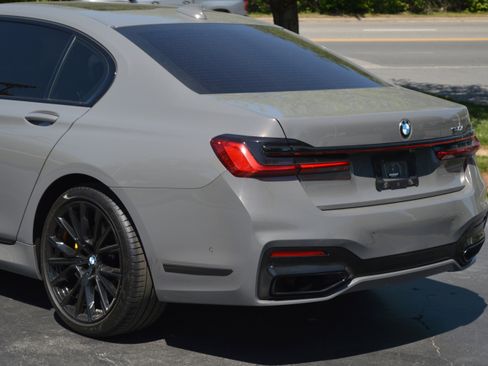 Used 2022 BMW 740i w/ M Sport Package image 3