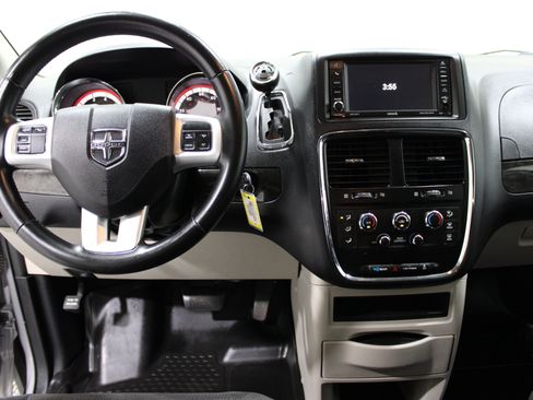 Used 2017 Dodge Grand Caravan SE w/ Power Window Group FWD image 2