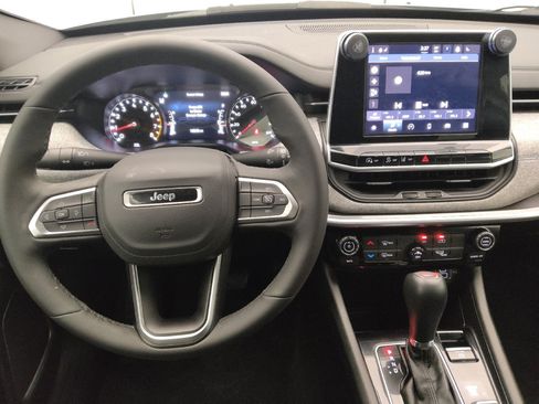 Used 2025 Jeep Compass Latitude AWD/4WD image 22