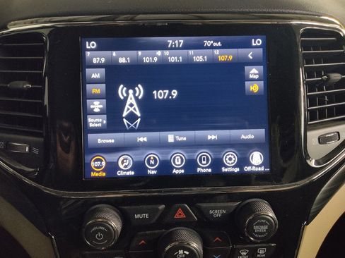 Used 2022 Jeep Grand Cherokee Laredo E AWD/4WD image 25