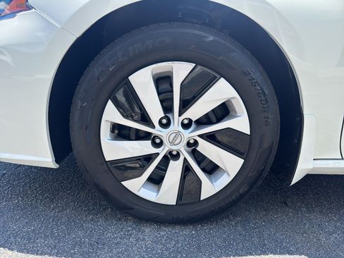 Used 2024 Nissan Altima 2.5 S FWD image 10