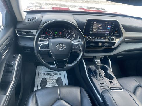 Used 2020 Toyota Highlander XLE image 11