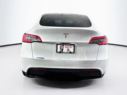 Used 2025 Tesla Model Y Long Range RWD image 8