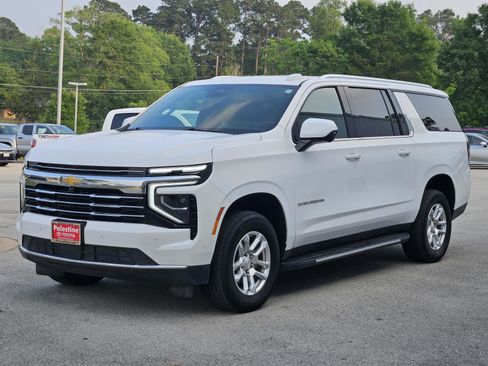 Used 2025 Chevrolet Suburban LT RWD image 3
