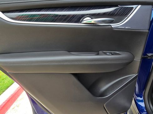 Used 2025 Cadillac XT6 Premium Luxury w/ LPO, Floor Liner Package FWD image 21