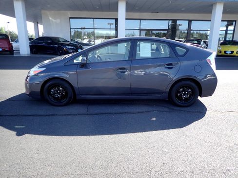 Used 2015 Toyota Prius Three image 2