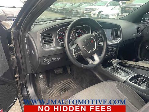 Used 2015 Dodge Charger SXT RWD image 2