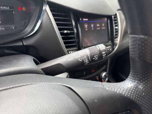 Used 2021 Chevrolet Trax LT image 33