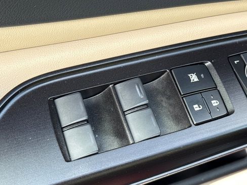 Used 2019 Lexus ES 350 w/ Premium Package image 12