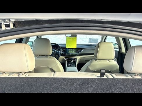 Used 2018 Buick Regal Essence w/ Driver Confidence Package #1 image 28