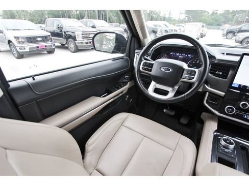 Certified 2024 Ford Expedition XLT RWD image 12