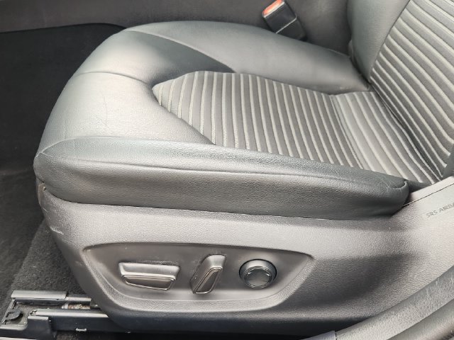 Used 2022 Toyota Camry SE w/ Convenience Package FWD image 18