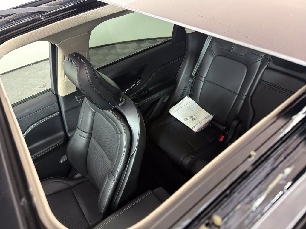 Used 2025 Lincoln Corsair Reserve w/ Equipment Group 202A AWD/4WD image 9