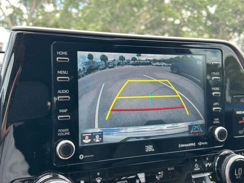 Used 2021 Toyota Highlander Limited AWD/4WD image 34