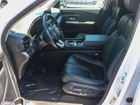 Used 2025 Honda Pilot EX-L image 18