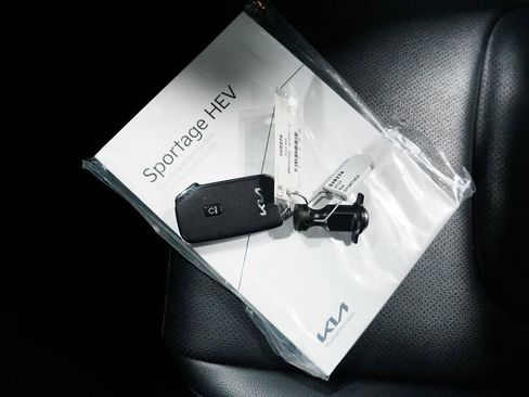 Used 2023 Kia Sportage EX w/ EX Premium Package image 19