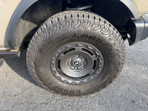 Certified 2025 Ford Bronco Badlands w/ Sasquatch Package AWD/4WD image 11