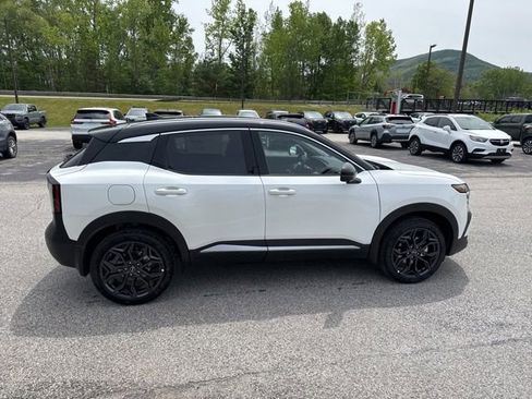 New 2026 Nissan Kicks SR AWD/4WD image 18