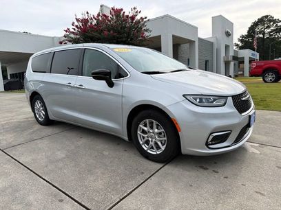 Used 2024 Chrysler Pacifica Touring-L