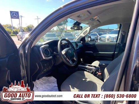Used 2020 Toyota Tacoma SR5 AWD/4WD image 11