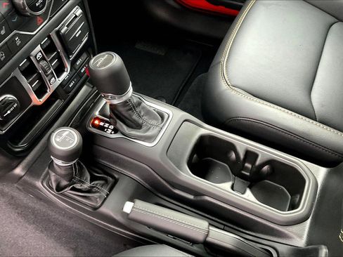 New 2025 Jeep Gladiator Sport image 9