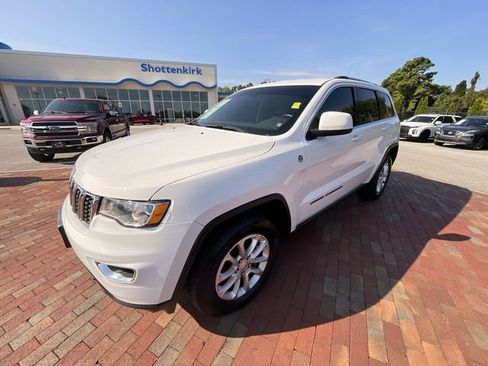 Used 2021 Jeep Grand Cherokee Laredo AWD/4WD image 28