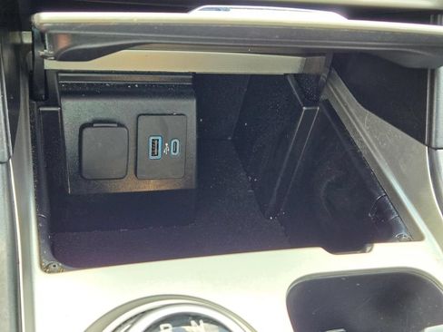Used 2023 Ford Explorer XLT RWD image 30