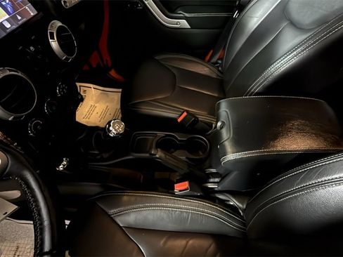Used 2015 Jeep Wrangler Unlimited Rubicon image 23
