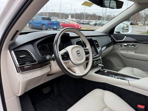 Used 2017 Volvo XC90 T6 Momentum w/ Vision Package image 12