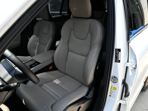Used 2025 Volvo XC90 T8 Ultra w/ Protection Package Premier AWD/4WD image 19