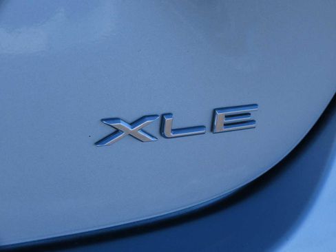 Used 2016 Toyota Avalon XLE image 13