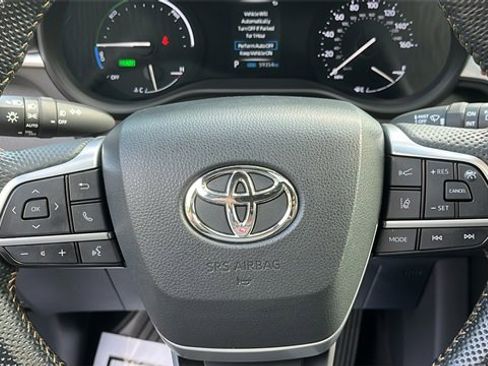 Certified 2024 Toyota Sienna XLE Woodland Edition image 11