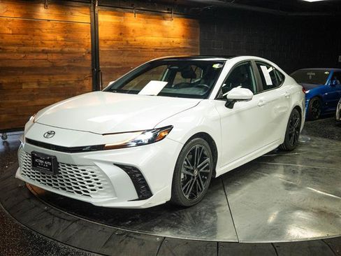 Used 2025 Toyota Camry XSE FWD image 2