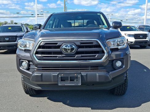 Used 2018 Toyota Tacoma SR5 AWD/4WD image 2