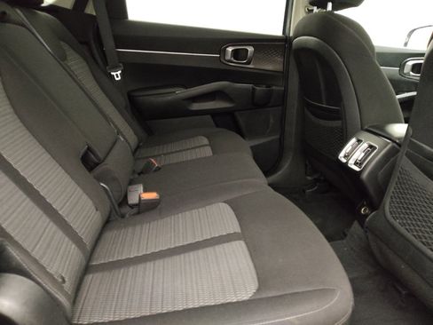 Used 2023 Kia Sorento LX image 19