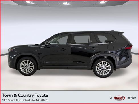 Used 2026 Toyota Grand Highlander Platinum image 1