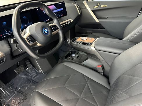 Certified 2023 BMW iX xDrive50 w/ Premium Package image 4
