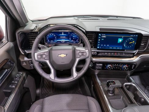 Used 2024 Chevrolet Silverado 1500 LT AWD/4WD image 12