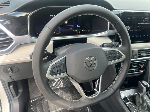 New 2025 Volkswagen Taos SE image 10
